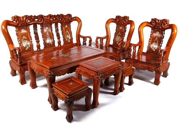 Giá bàn ghế gỗ bao nhiêu? Đắt hay không?