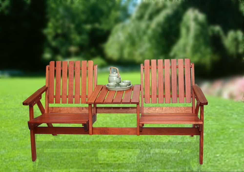 Bàn ghế sân vườn bằng gỗ kiểu dáng mini
