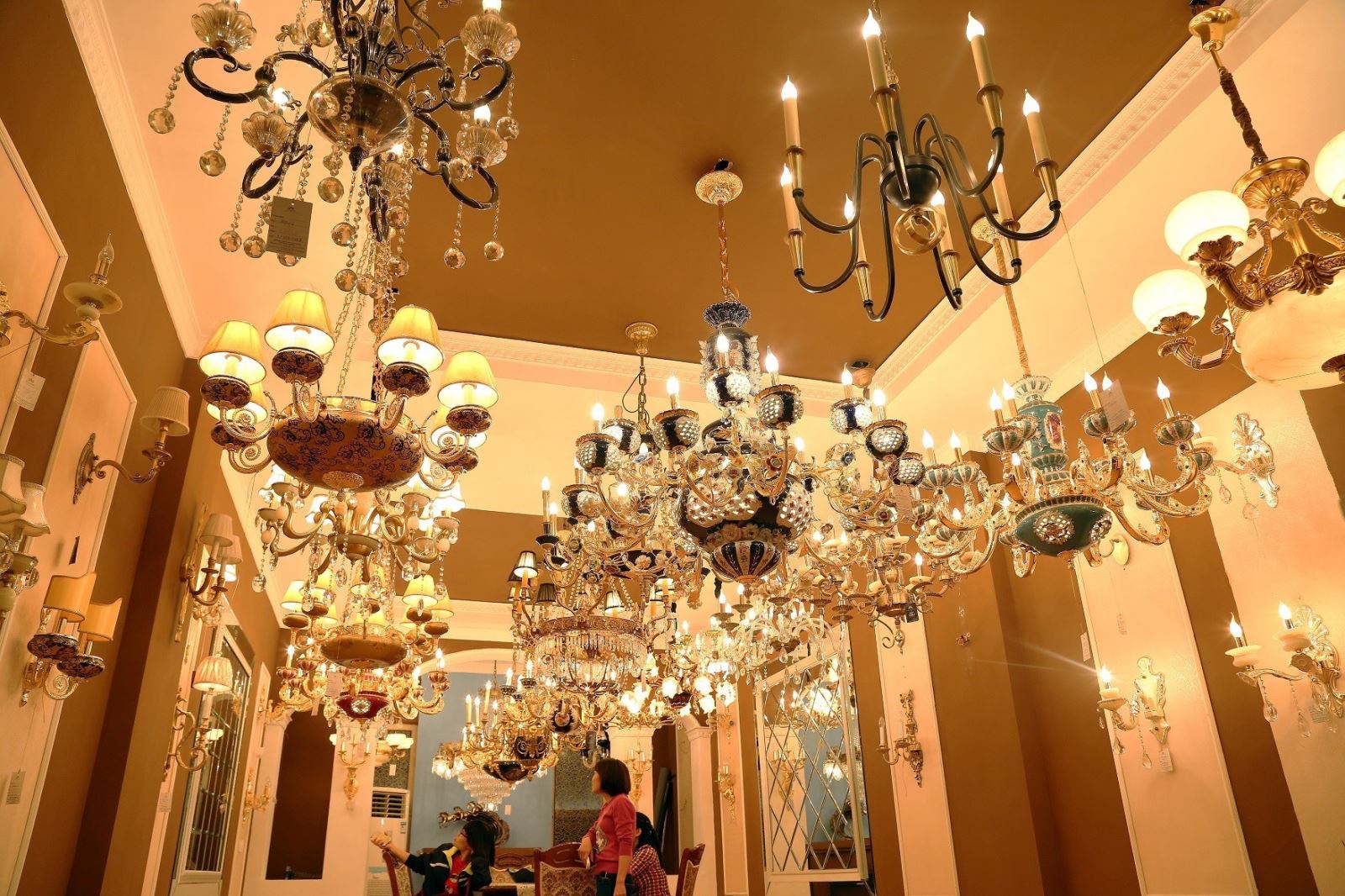 Showroom đèn trang trí Châu Âu giá rẻ lớn nhất toàn quốc