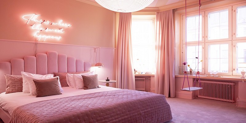 Phòng ngủ màu hồng – tím đầy nữ tính