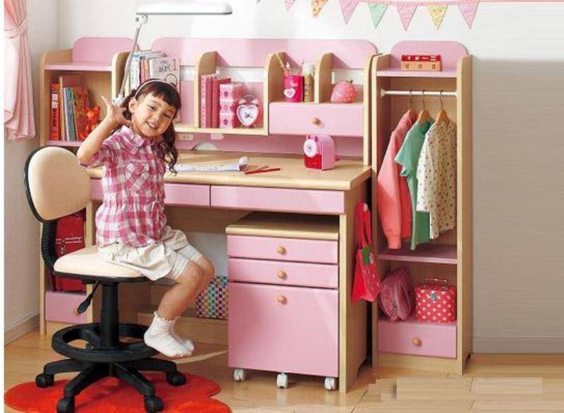 Mẫu bàn màu hồng cho bé gái 