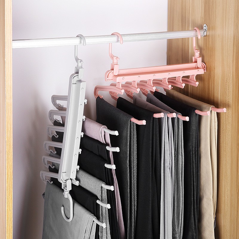 Sử dụng móc đa năng giúp tiết kiệm không gian quần áo 