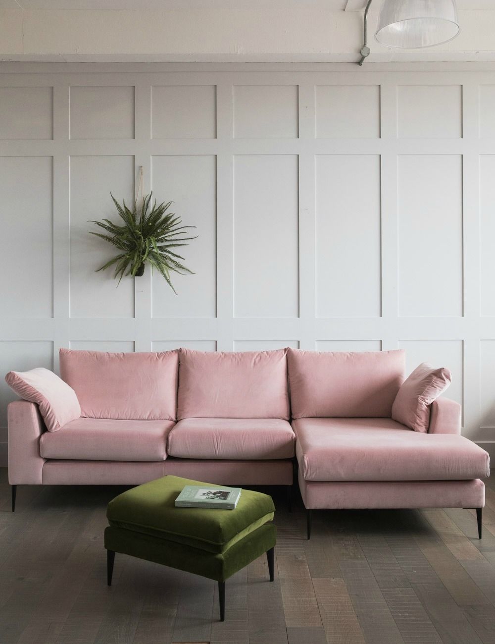 Mấu sofa đơn giản màu hồng nhưng cực kỳ nổi bật 