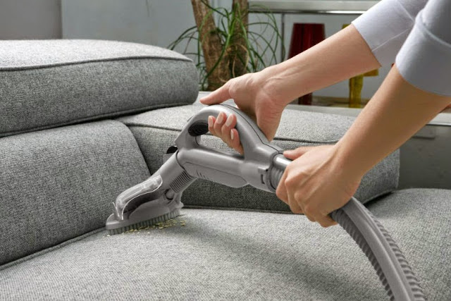 Hướng dẫn cách vệ sinh ghế sofa tại nhà “sạch như mới” cực đơn giản